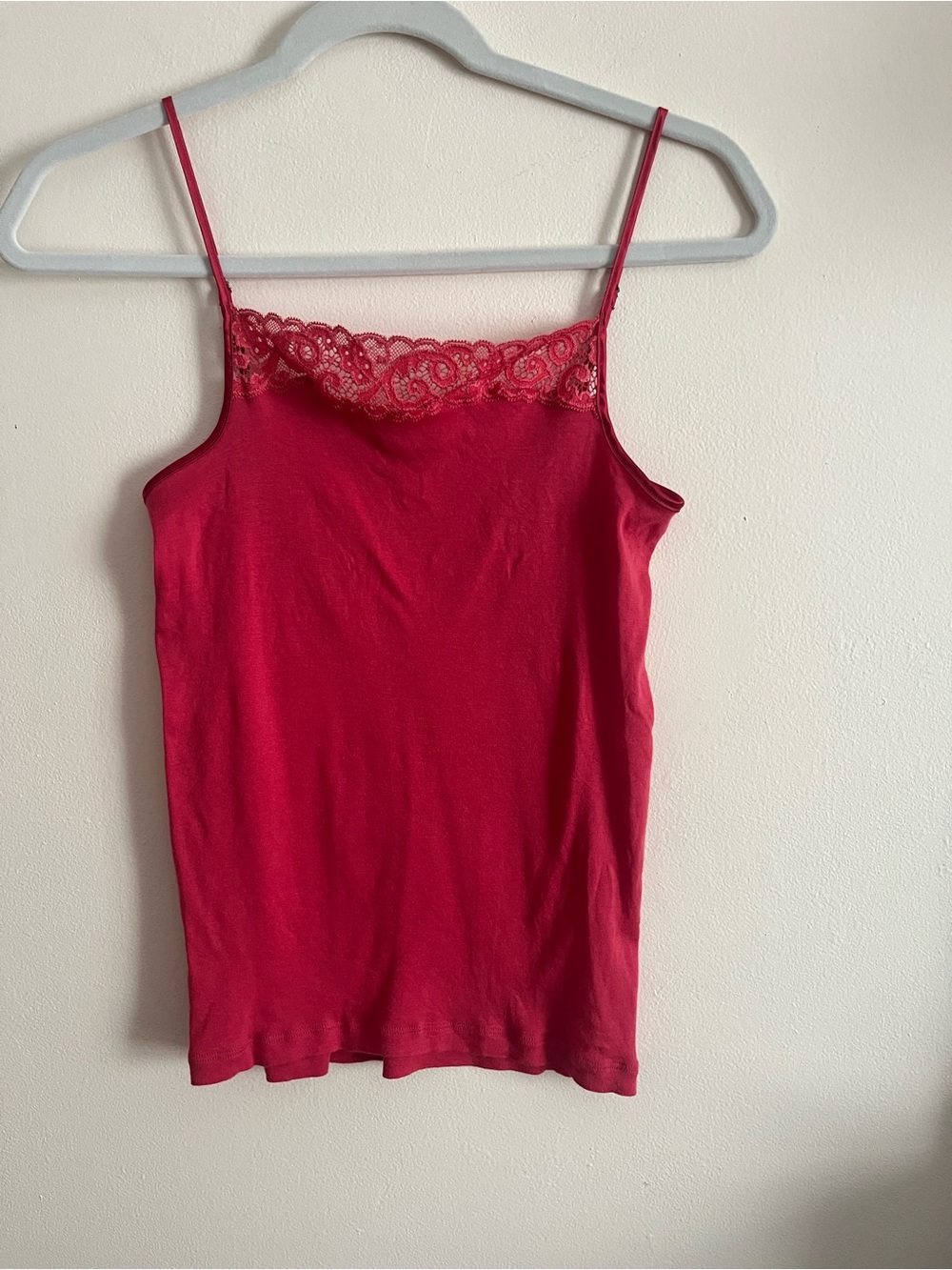 Hanro Red Lace-Trim Spaghetti Strap Camisole